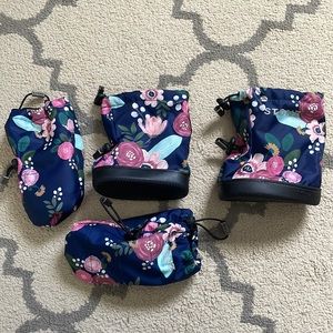 Stonz set of mitts and booties. Sizing for baby 12-24 months